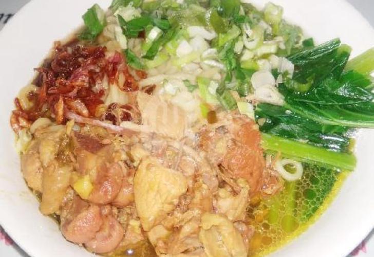 Mie Ayam Mama Inna: Rahasia Rasa yang Menggoyang Lidah di Jantung Cilacap